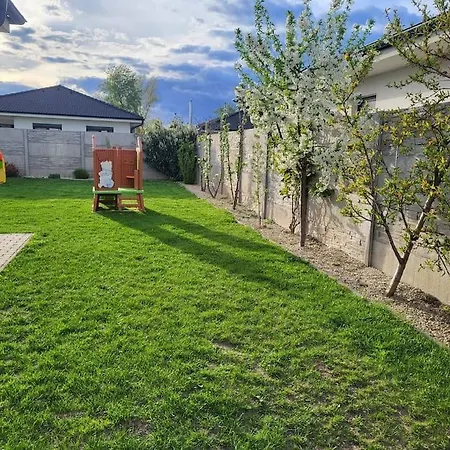 House Near Danube, בית נופש