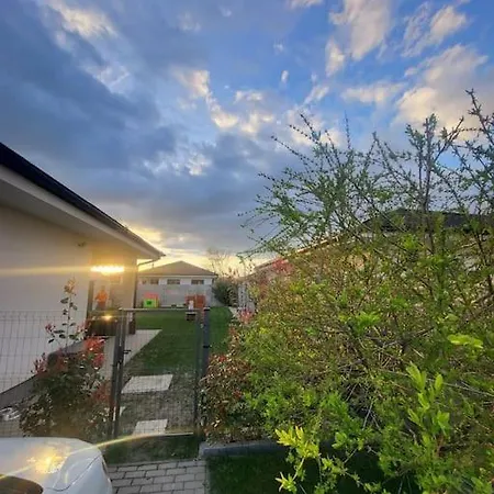 House Near Danube, Σπίτι διακοπών *