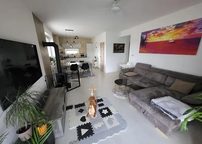 בית נופש House Near Danube,