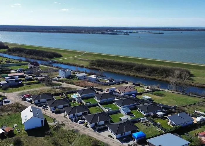 بيت للعطل House Near Danube, *